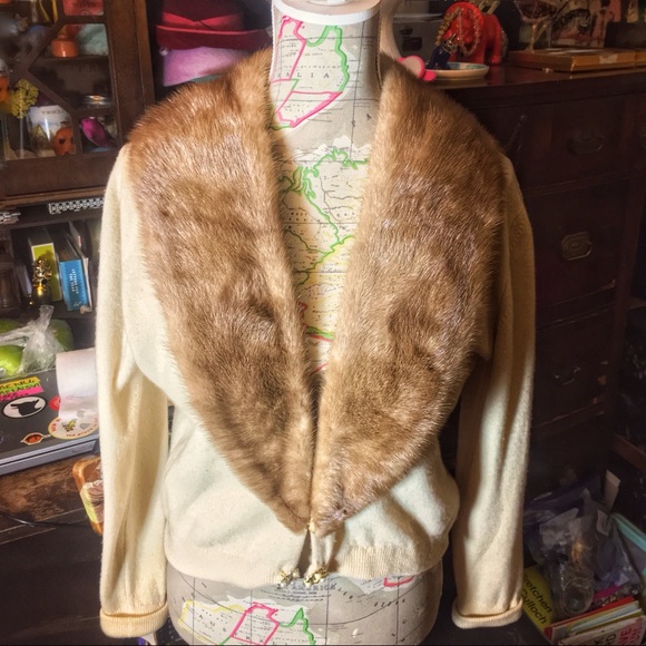 Vintage Sweaters - VTG Cashmere cardigan with detachable mink collar